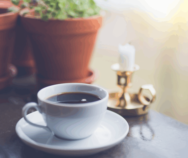 Porcelanowe kubki – elegancja i praktyczność w jednym upominku